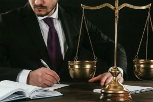 Кому могут понадобиться услуги адвоката по уголовным делам Киев?